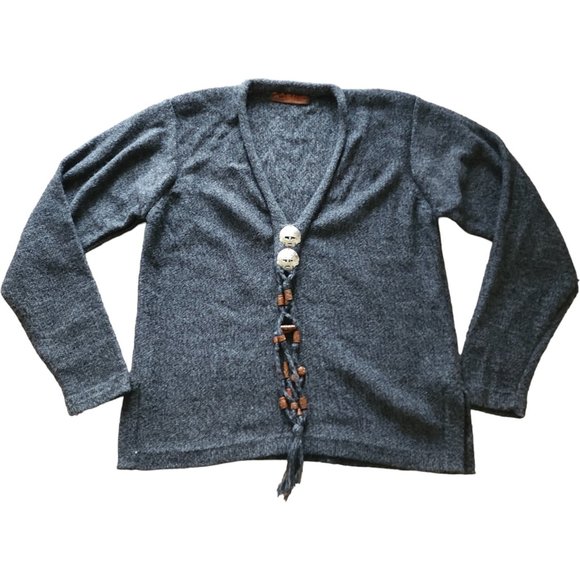 Arte Meche grey baby alpaca sweater with hanging beaded embelishment - Picture 2 of 7